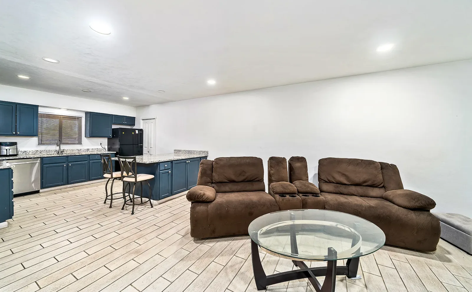 6219 E Rosewood St21