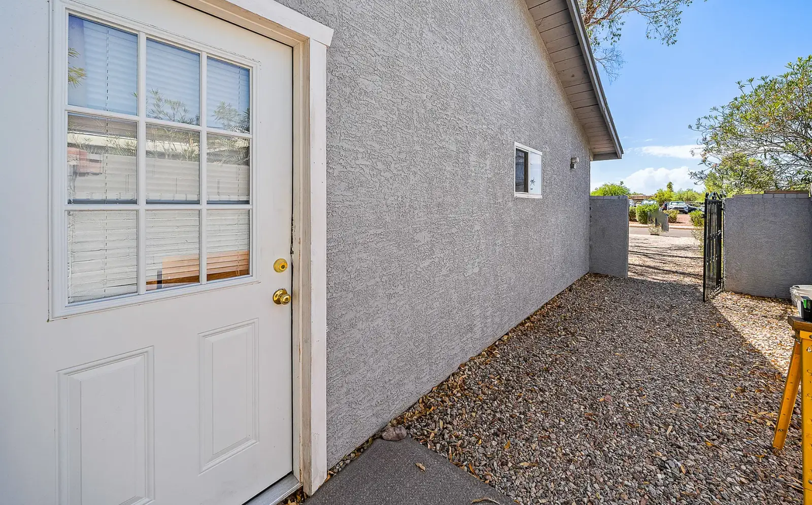 6219 E Rosewood St8