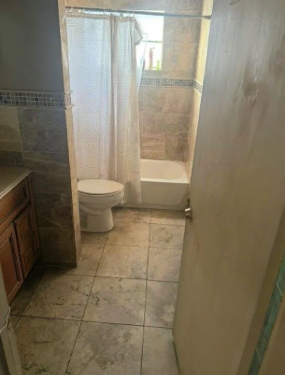 9085871
