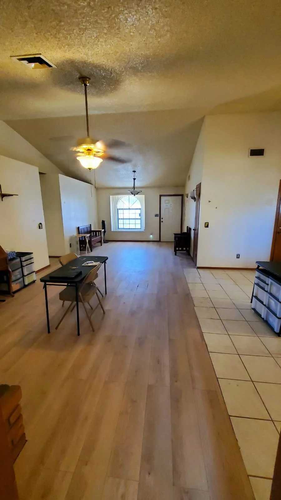 22 - 2320 E Dragon Ave