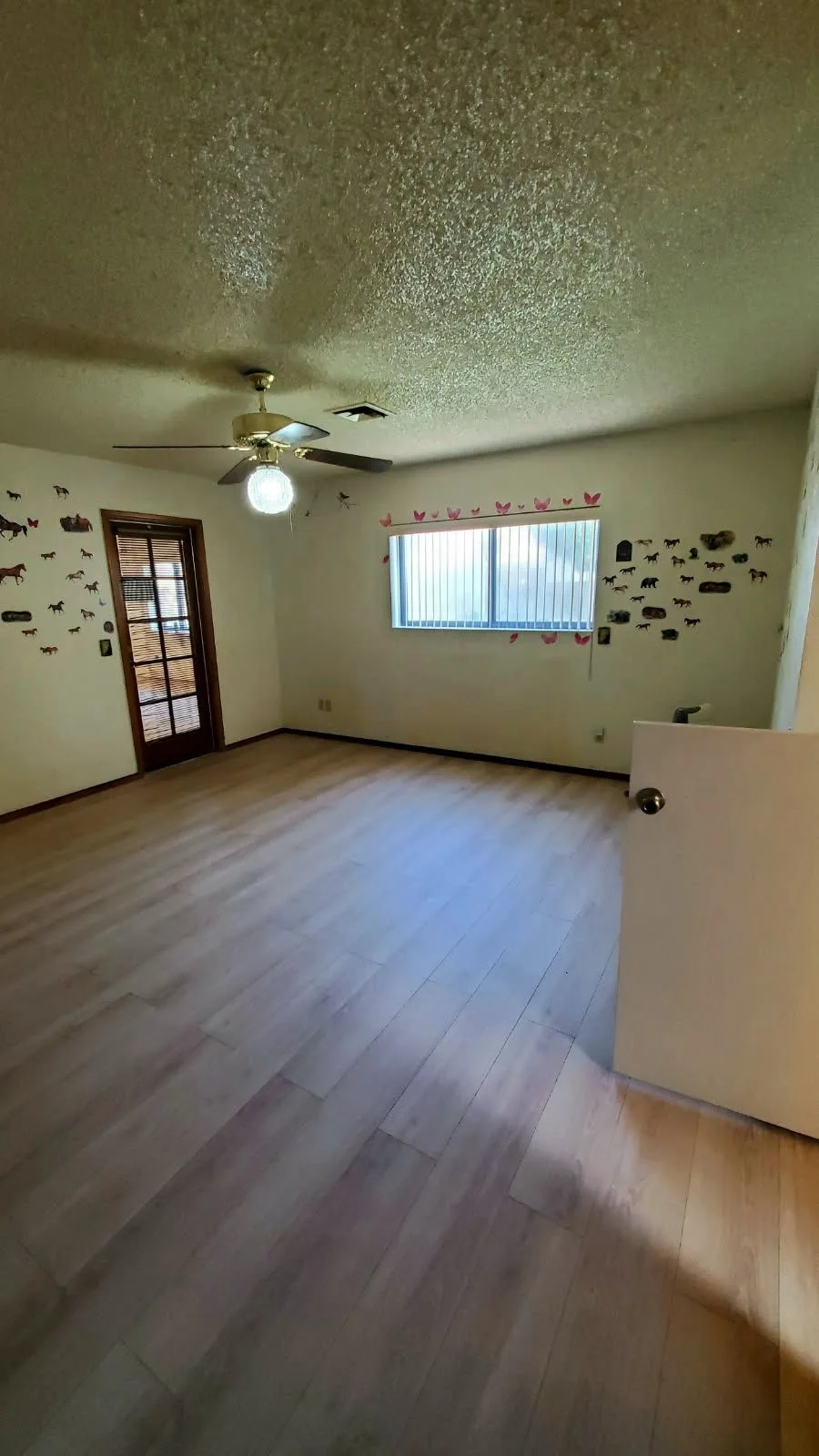 12 - 2320 E Dragon Ave