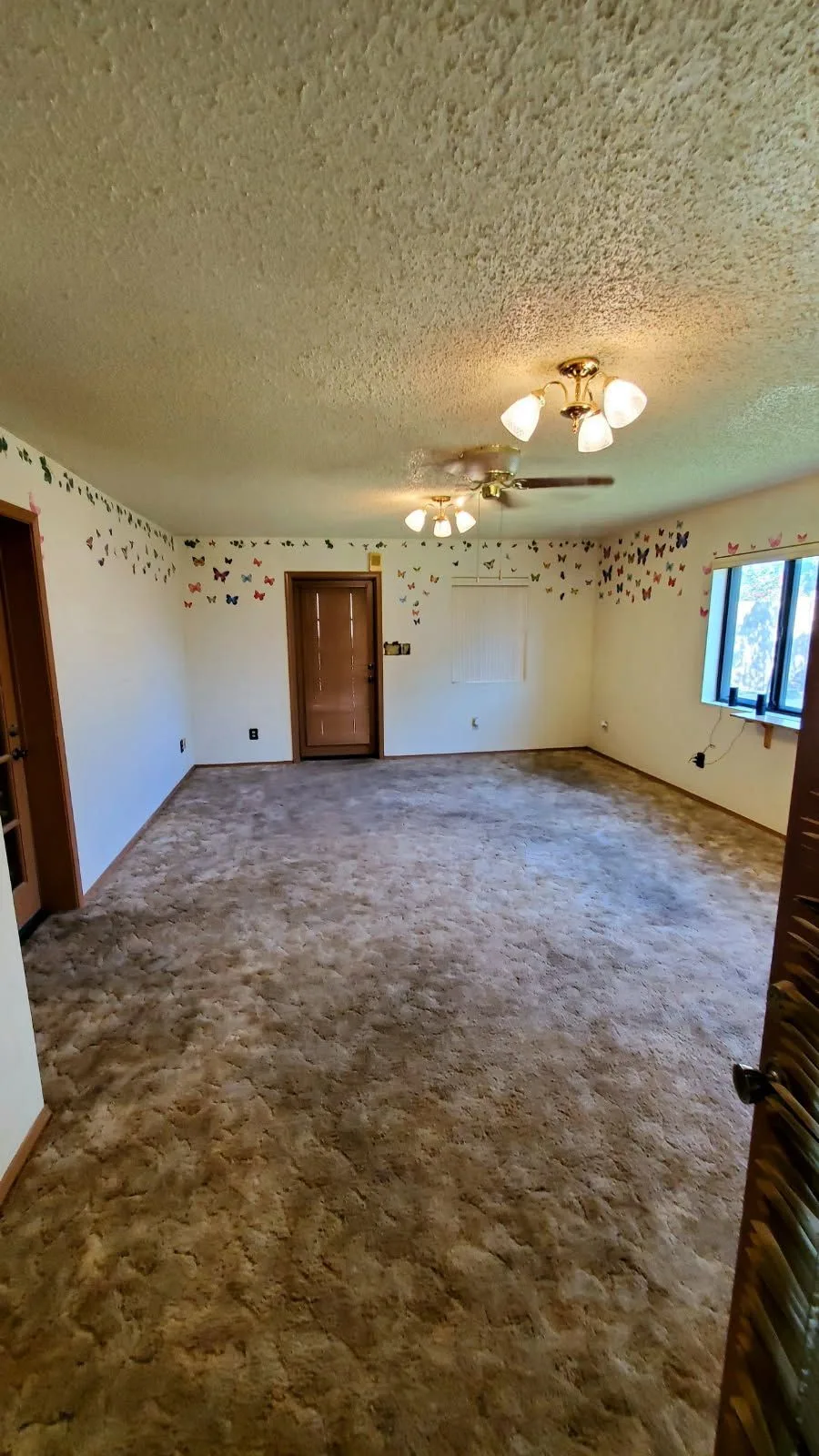 20 - 2320 E Dragon Ave
