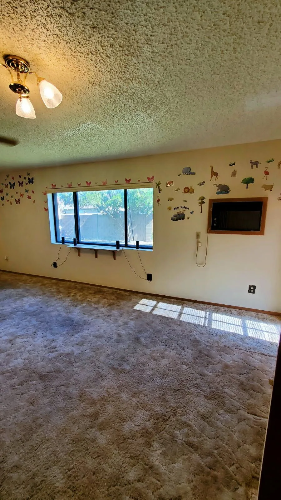 21 - 2320 E Dragon Ave