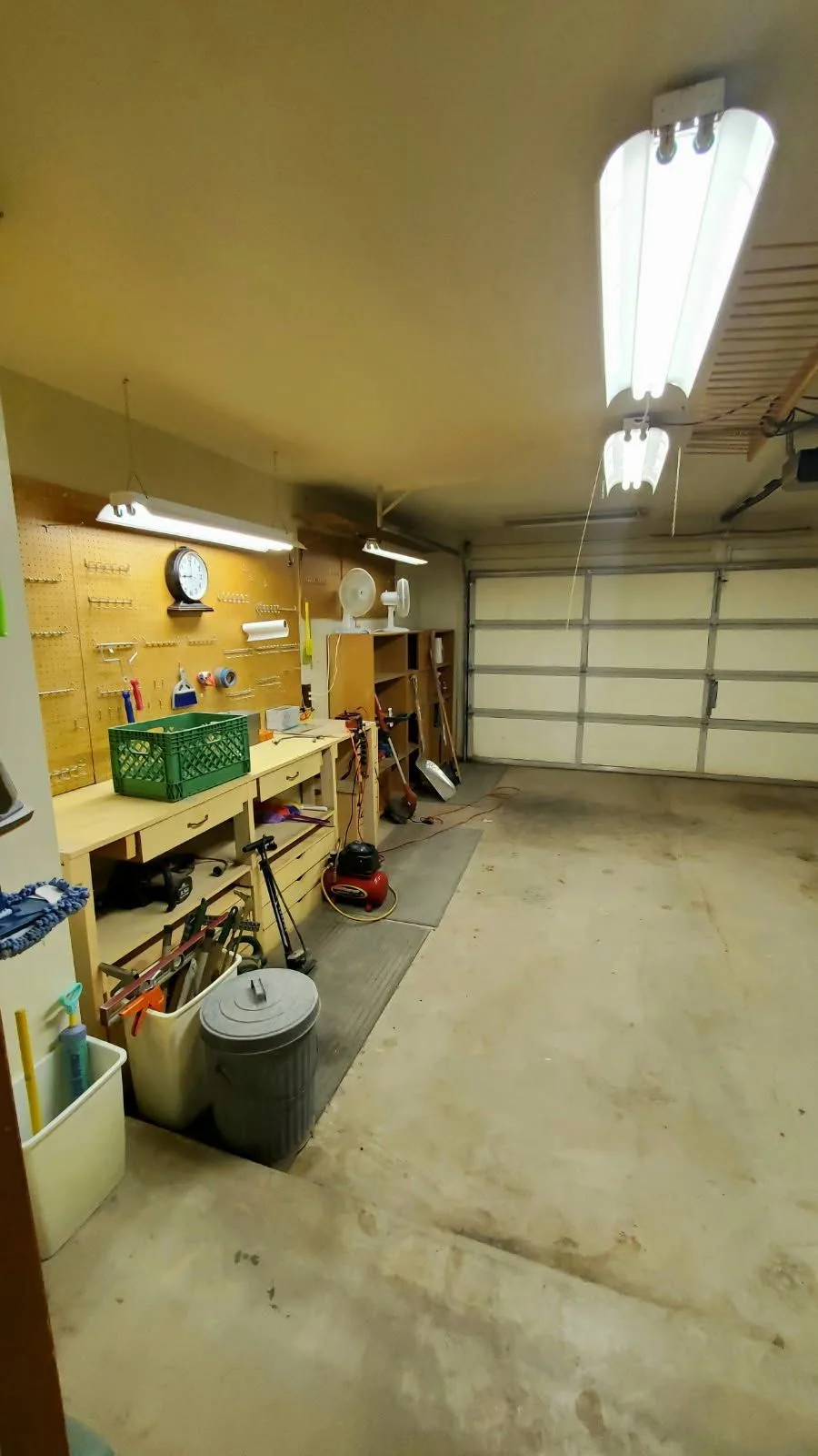 24 - 2320 E Dragon Ave