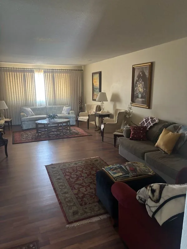1 - 10812 W Camelot Cir