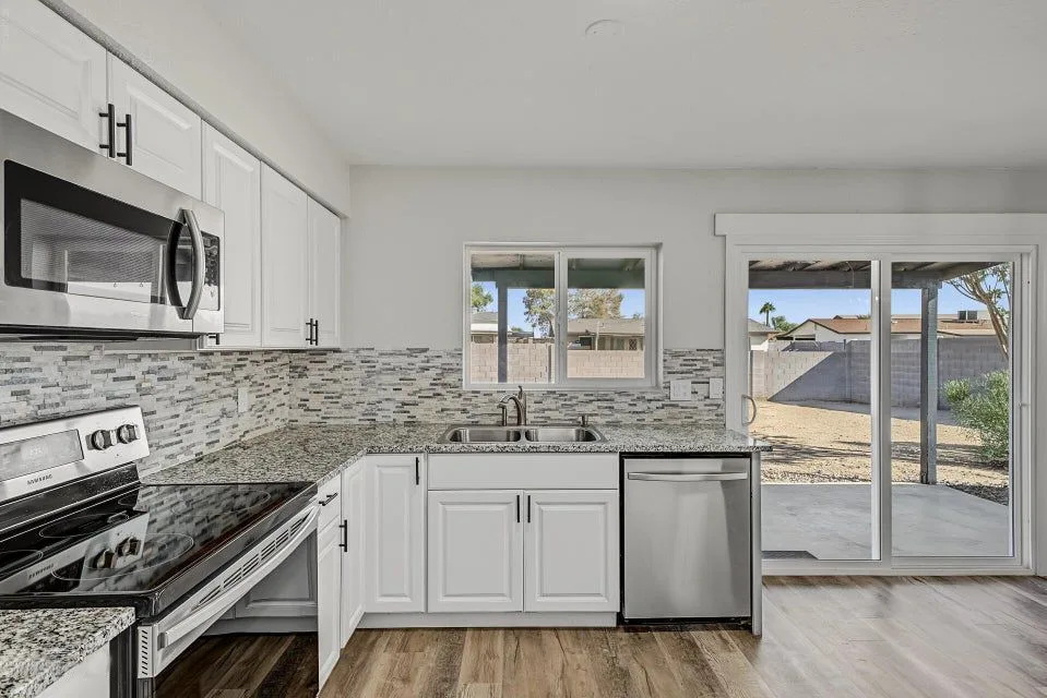 006 — 17605 N 9th Ave, Phoenix, AZ 85023