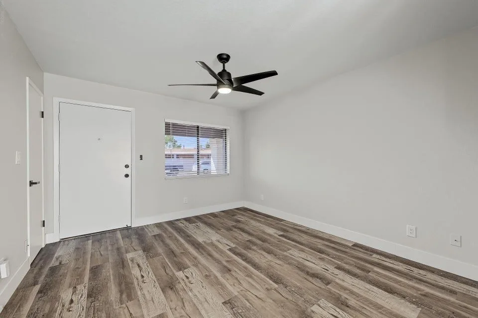009 — 17605 N 9th Ave, Phoenix, AZ 85023
