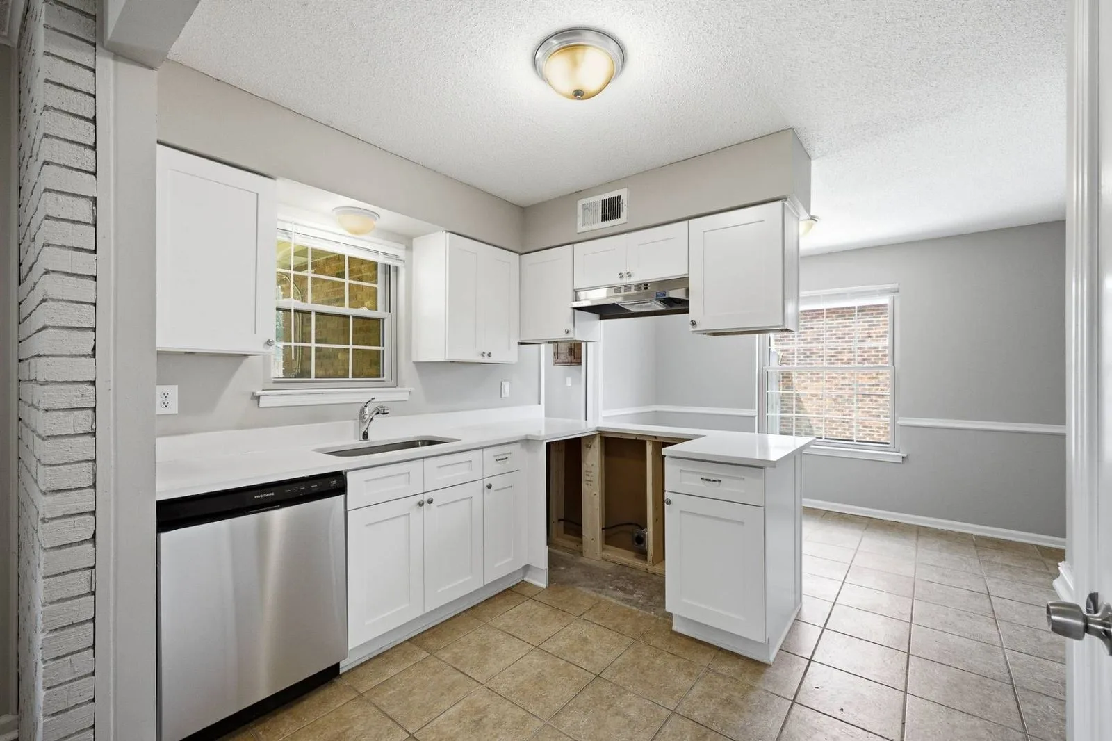 3235_Dorchester_St-11