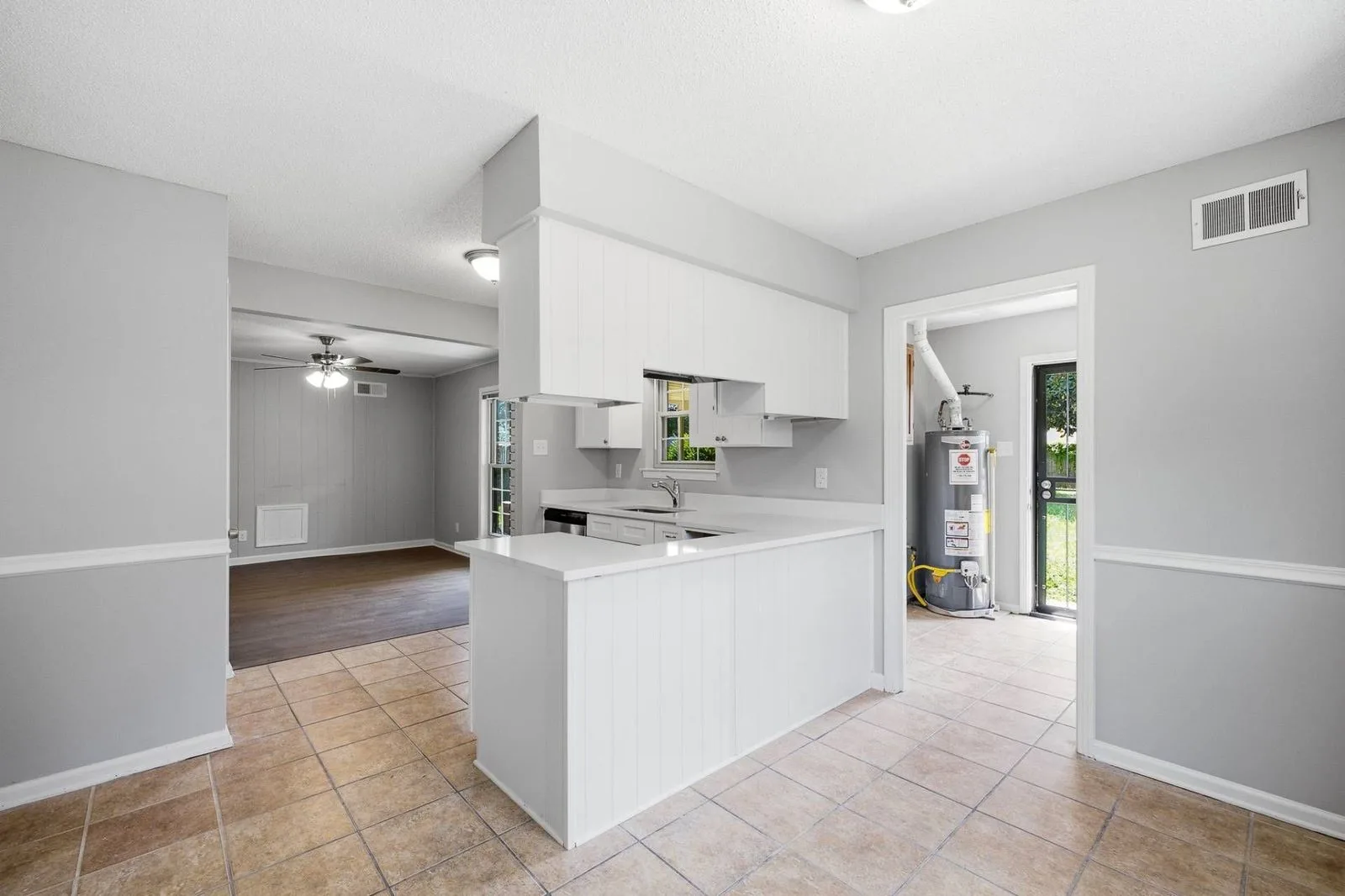 3235_Dorchester_St-13