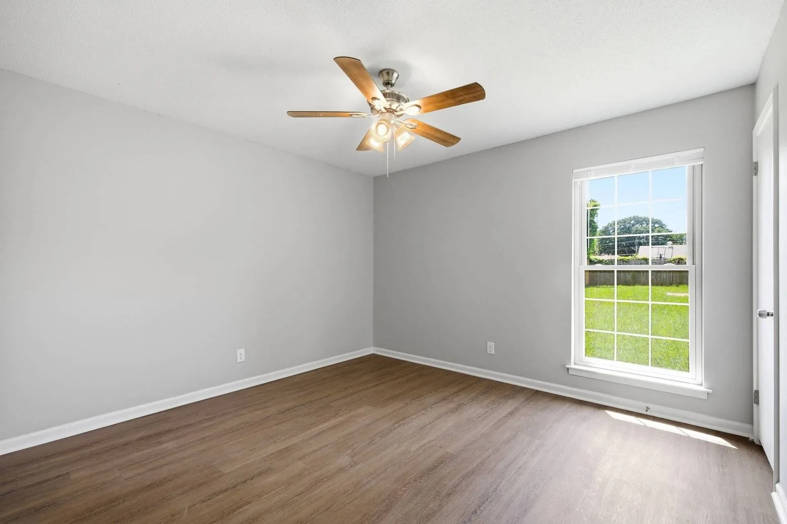 3235_Dorchester_St-17