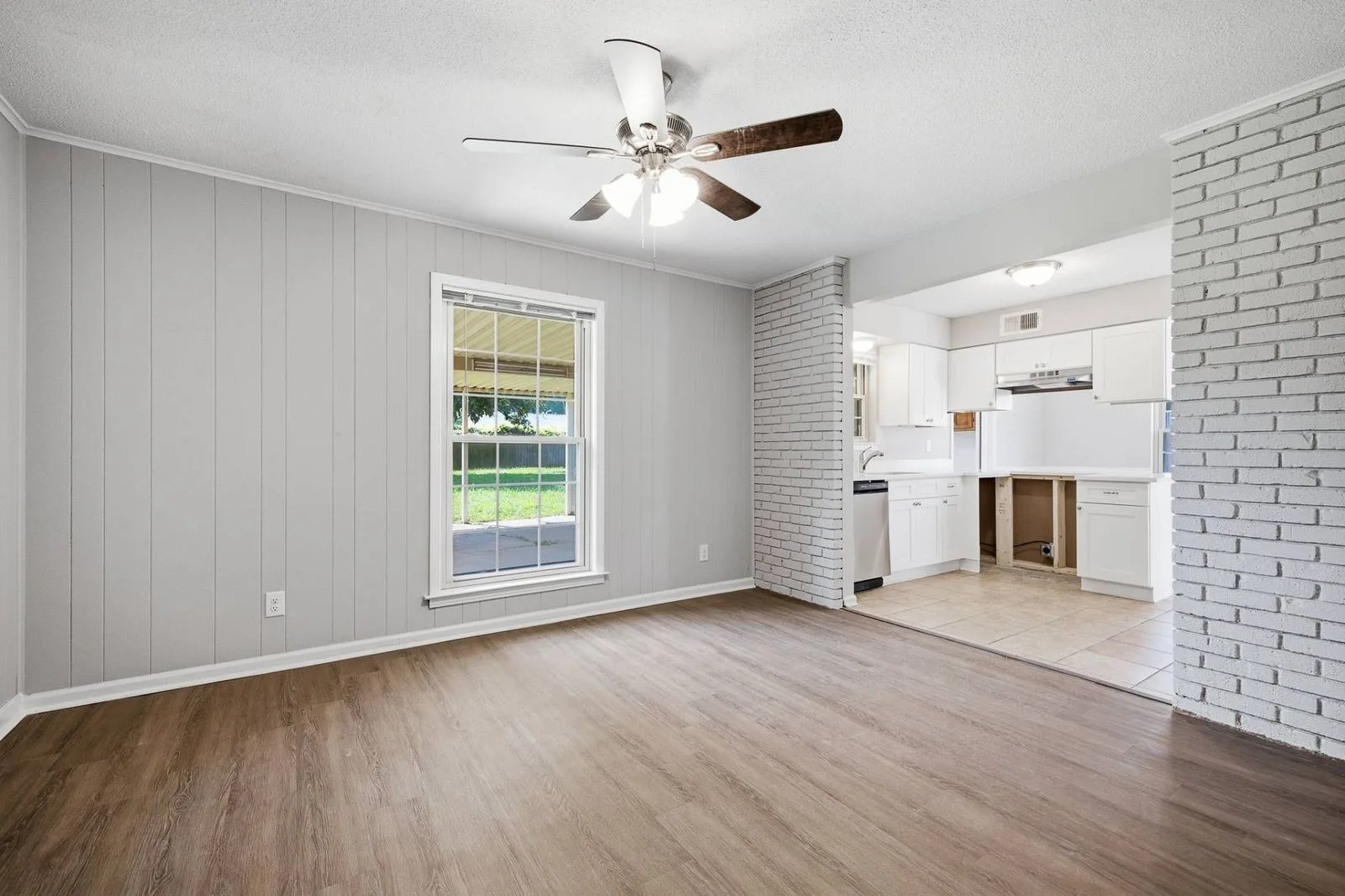 3235_Dorchester_St-9