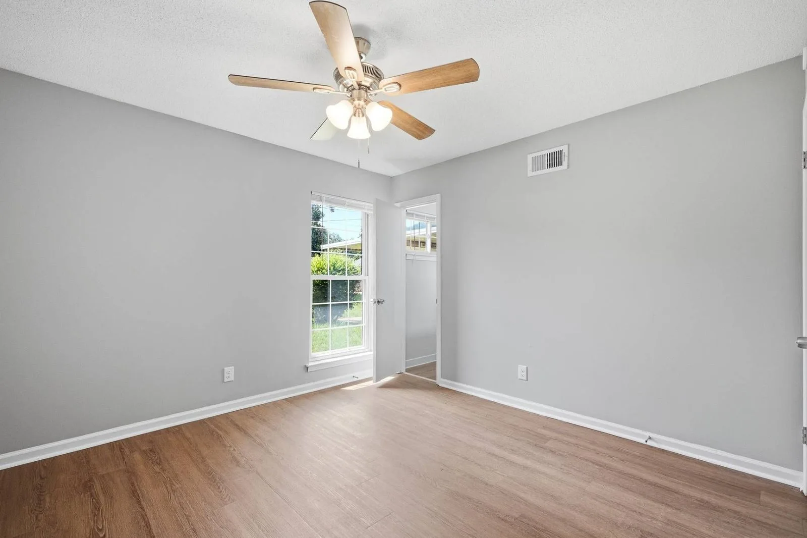 3235_Dorchester_St-18