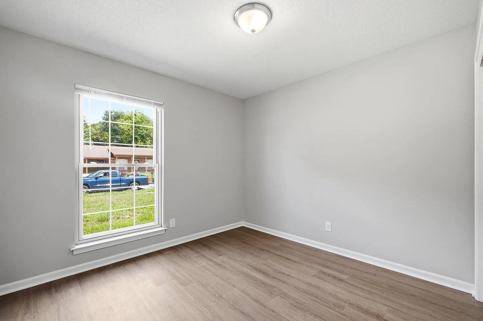 3235_Dorchester_St-20