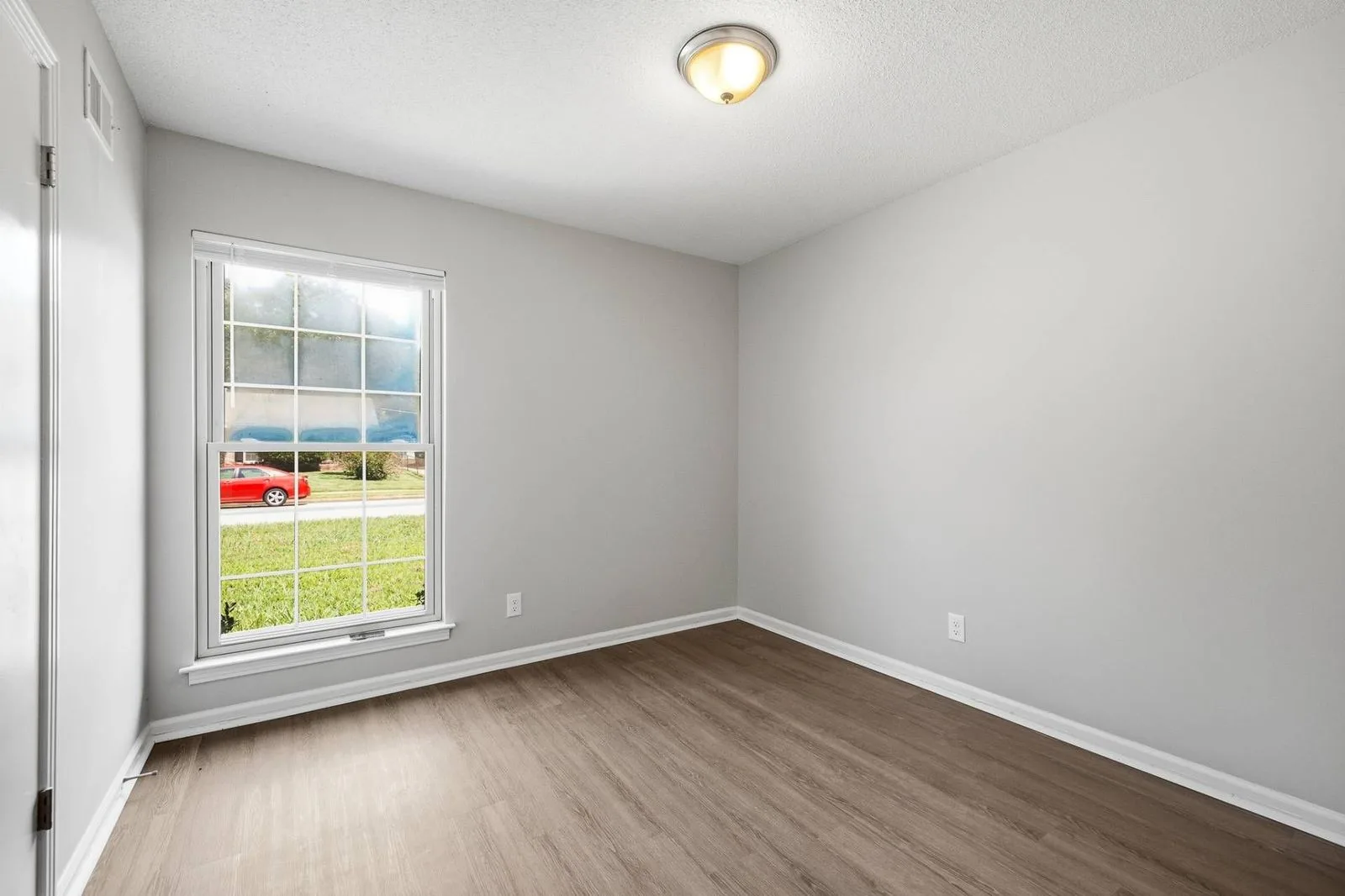 3235_Dorchester_St-23