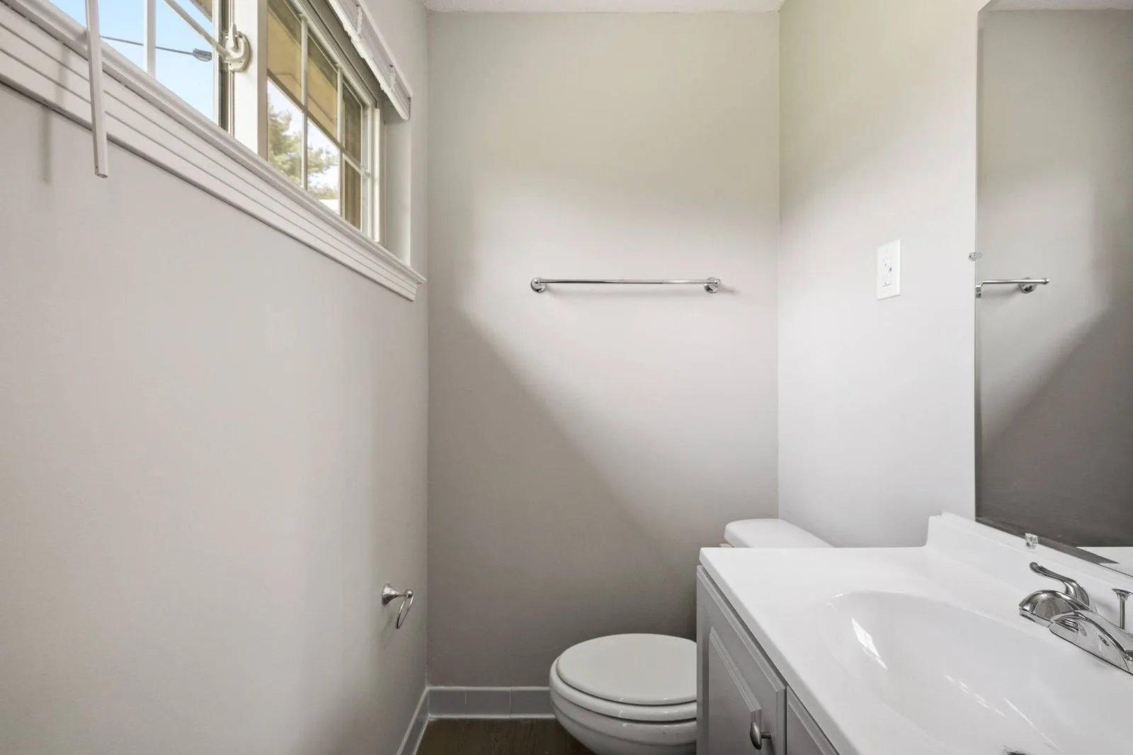3235_Dorchester_St-19