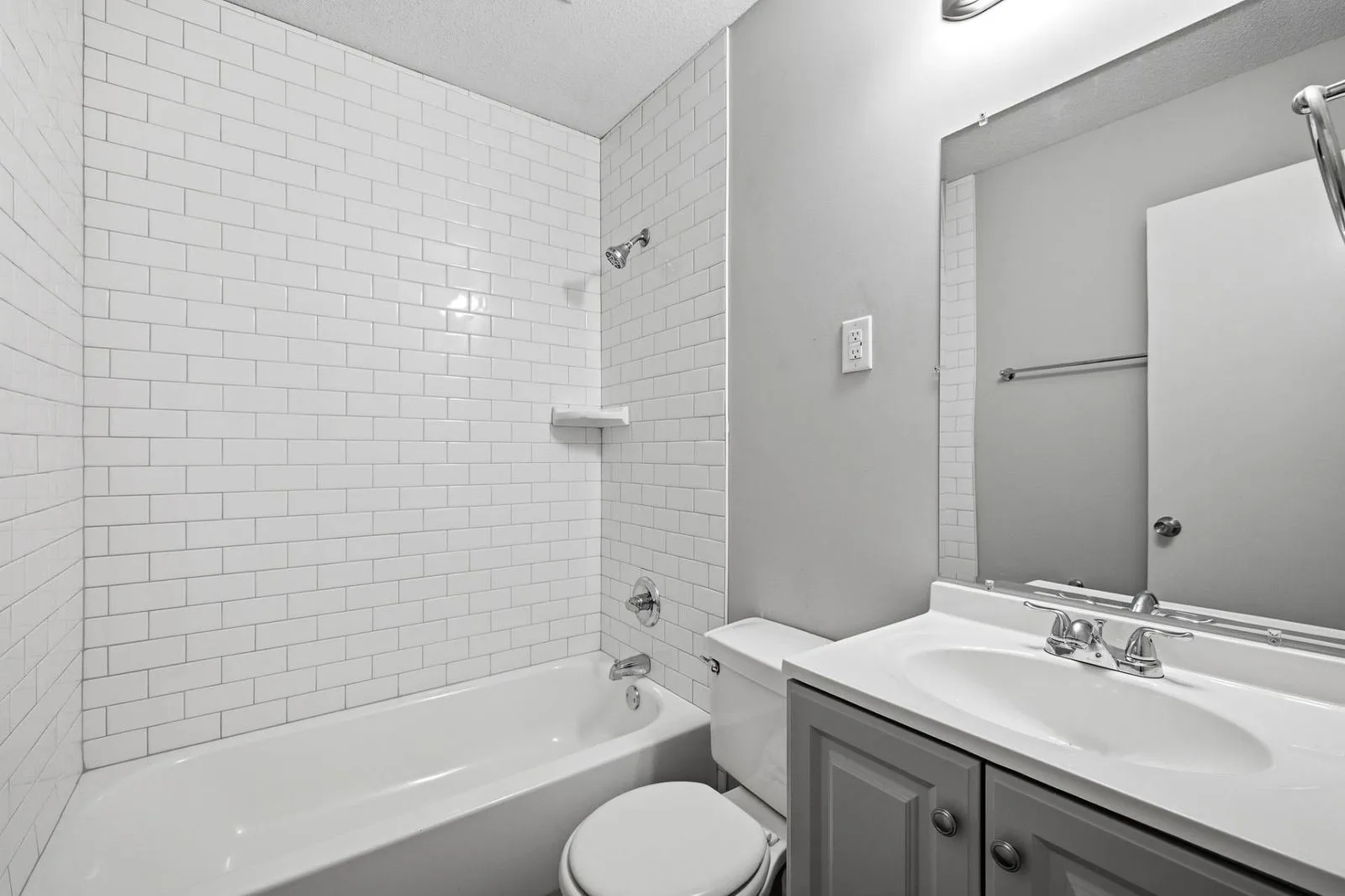 3235_Dorchester_St-21