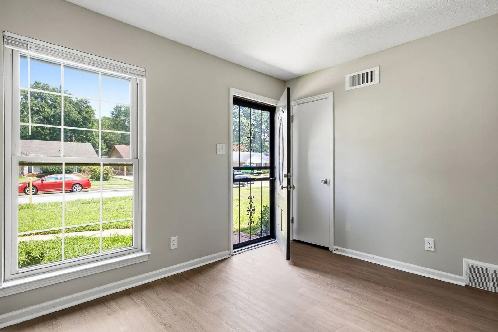 3235_Dorchester_St-5