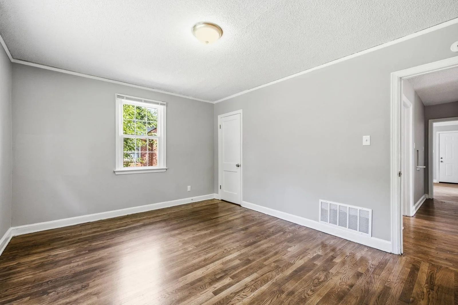 1698_Edward_Ave-17