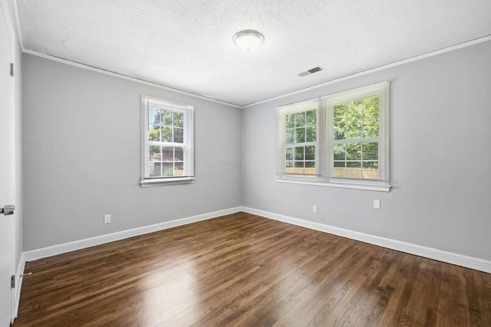1698_Edward_Ave-18