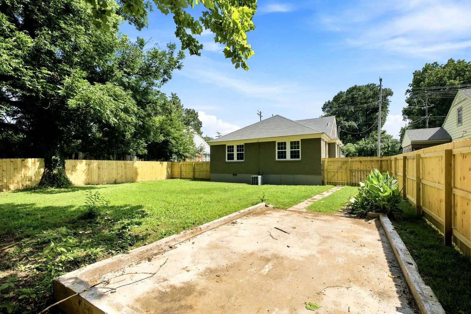 1698_Edward_Ave-23