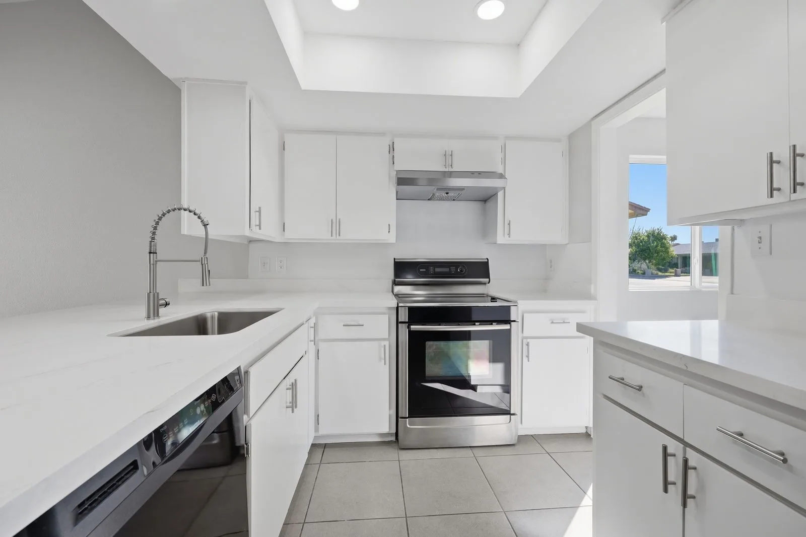 011 — 6420 W College Dr, Phoenix, AZ 85033