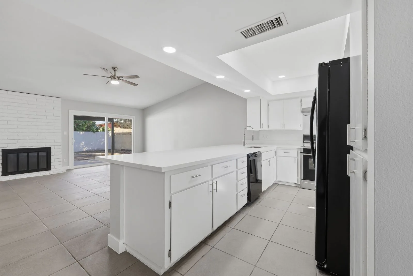 012 — 6420 W College Dr, Phoenix, AZ 85033