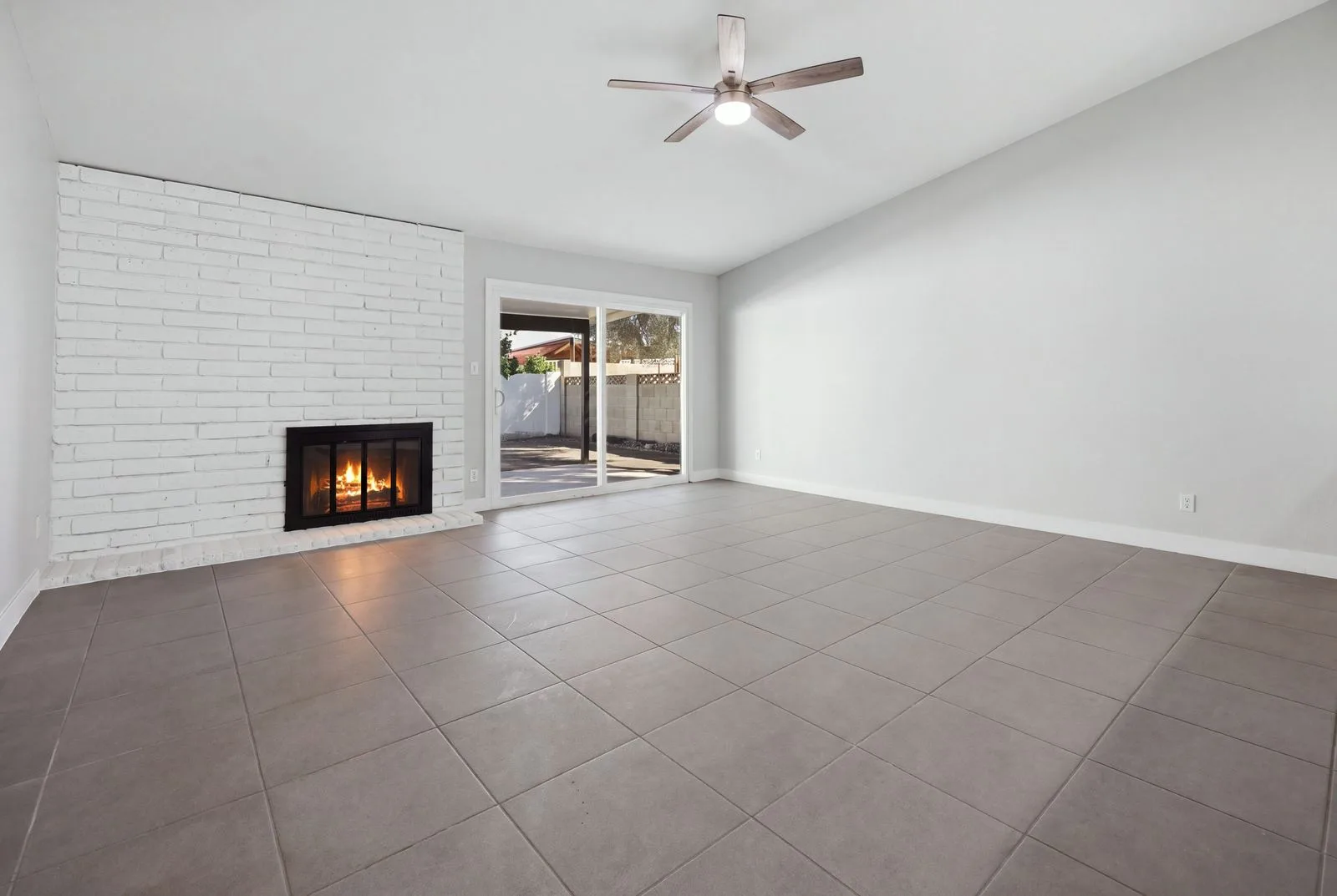 013 — 6420 W College Dr, Phoenix, AZ 85033