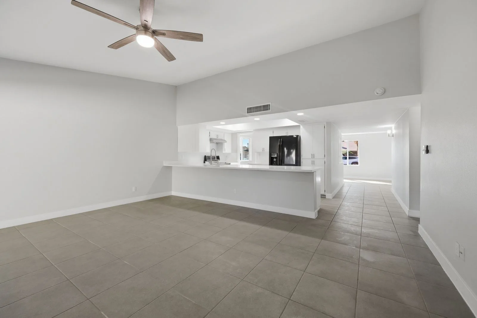 015 — 6420 W College Dr, Phoenix, AZ 85033