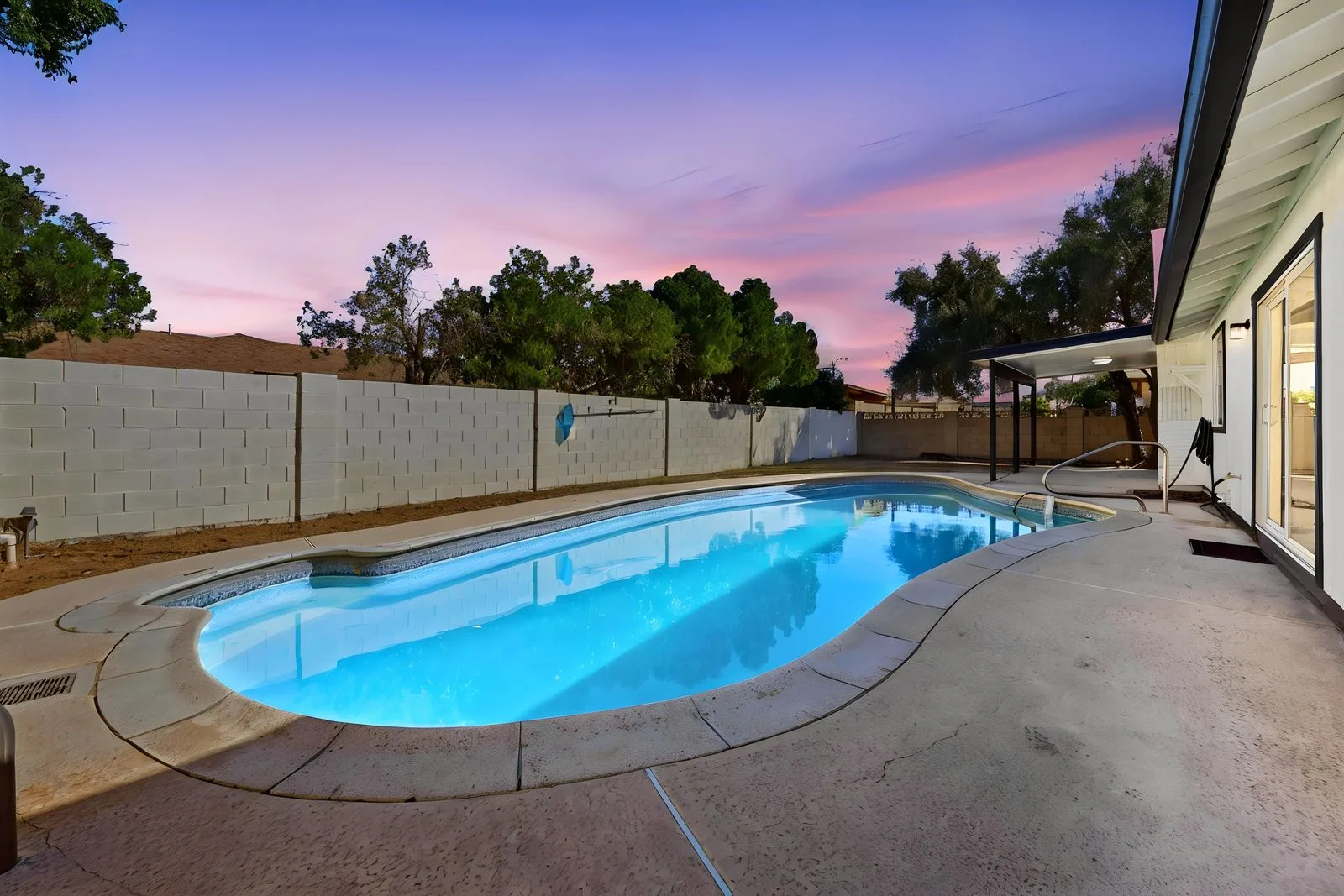 033 — 6420 W College Dr, Phoenix, AZ 85033