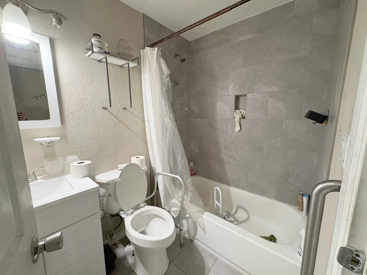 e564ddd5-5b5d-5e7e-6a63-128290cfebf5 — 543 Dallas St SE, Albuquerque, NM 87108