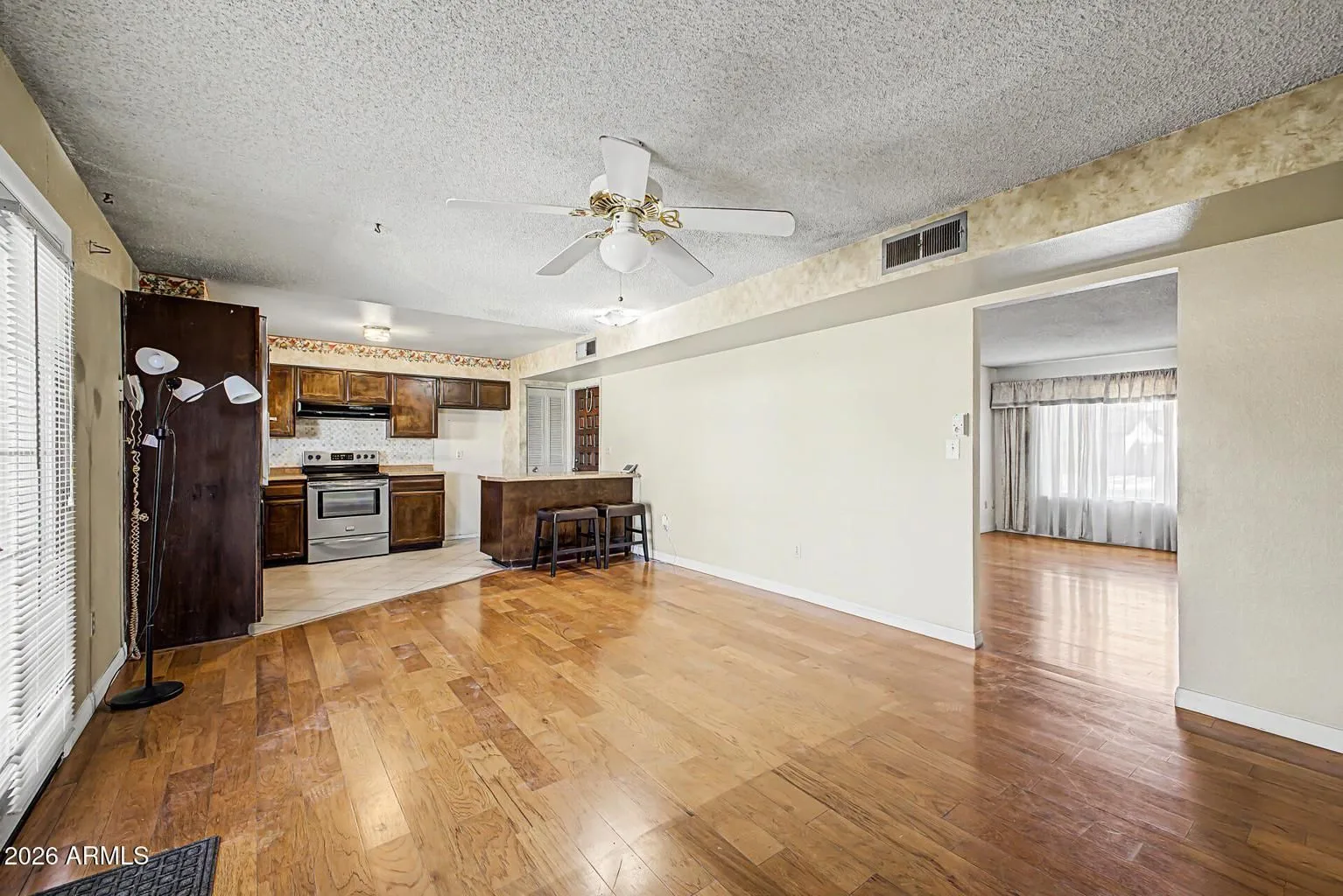 20261015160647512645000000-o — 3402 E Paradise Dr, Phoenix, AZ 85028