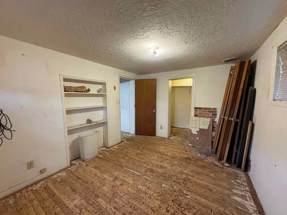 7ca66649-82fc-7426-6f7e-a7d1bd5e31e7 — 244 Atrisco Dr SW, A, Albuquerque, NM 87105
