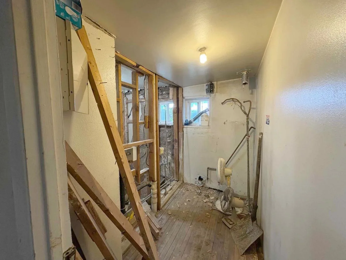 dd97fc64-ec2f-ecad-0473-26eb93ac6f16 — 244 Atrisco Dr SW, A, Albuquerque, NM 87105
