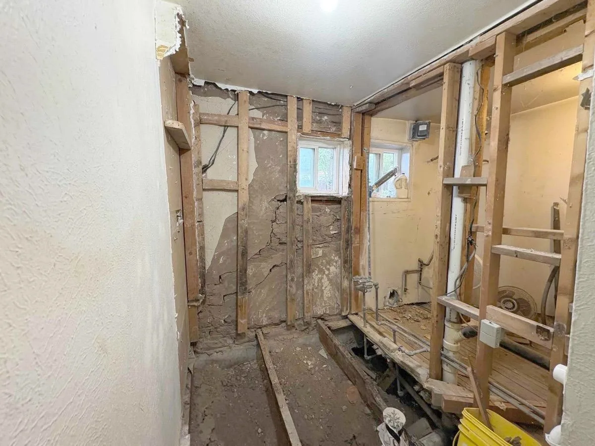 403b0ebc-66f0-e22e-feb7-ecf41d441e24 — 244 Atrisco Dr SW, A, Albuquerque, NM 87105