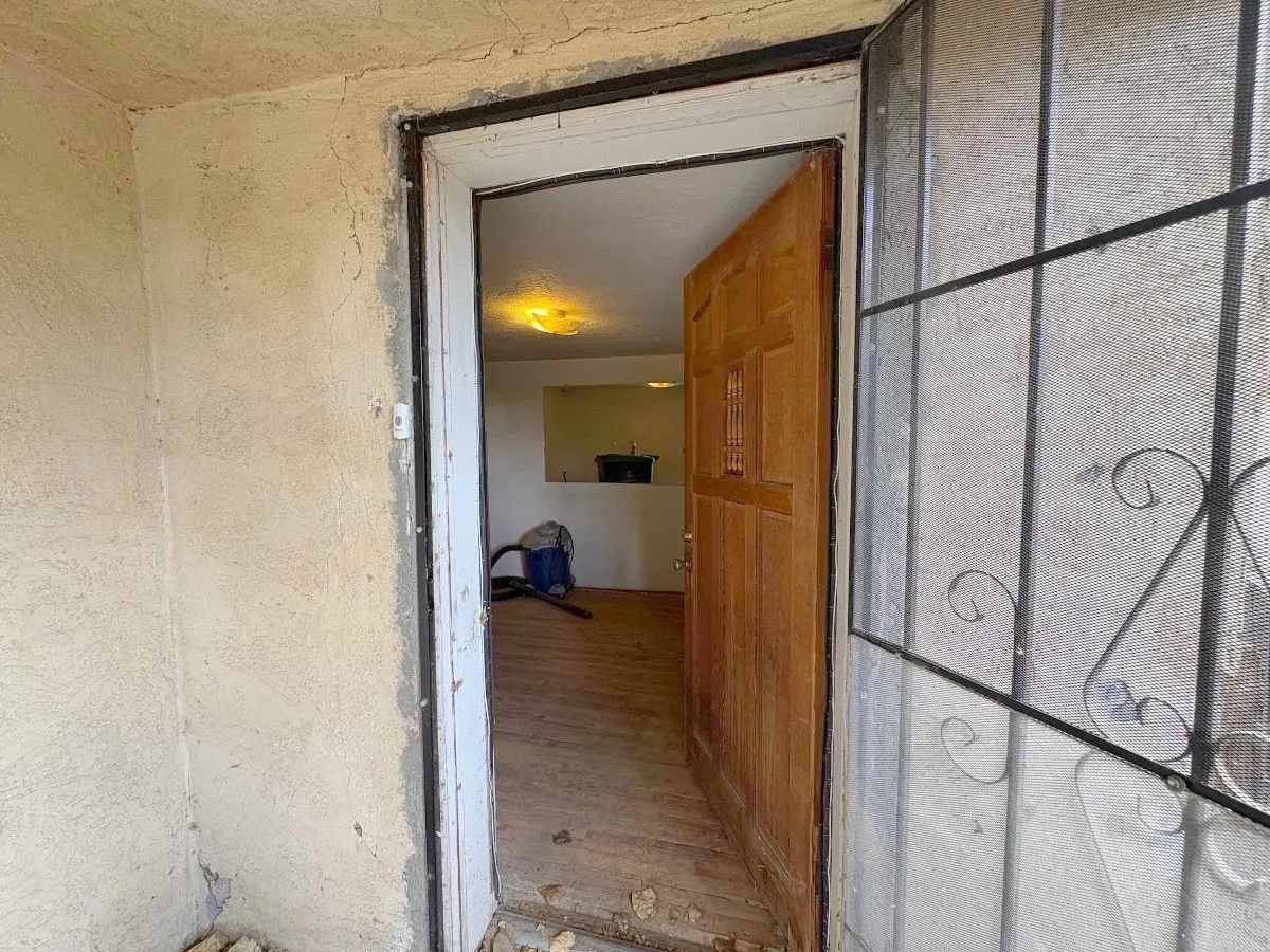 11583b8b-13e0-30b2-19fc-7cdeec08dfd9 — 244 Atrisco Dr SW, A, Albuquerque, NM 87105