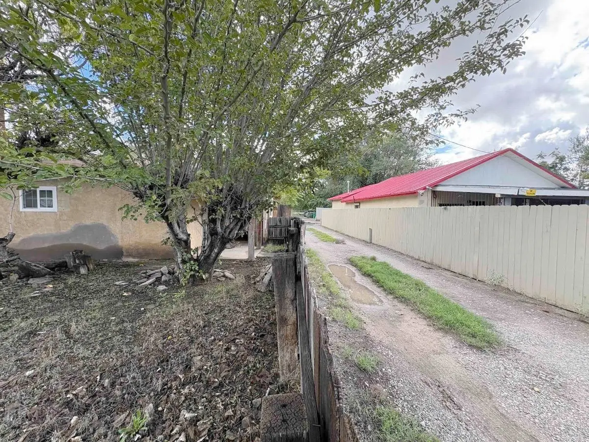 e98025c2-c212-8897-495a-fa7f22ad079b — 244 Atrisco Dr SW, A, Albuquerque, NM 87105