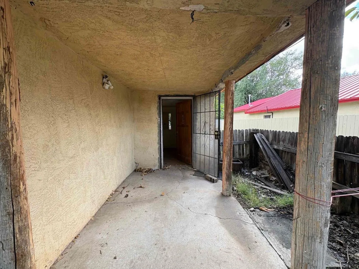 cd513dea-529a-a948-16bd-5826ccc4f9a1 — 244 Atrisco Dr SW, A, Albuquerque, NM 87105