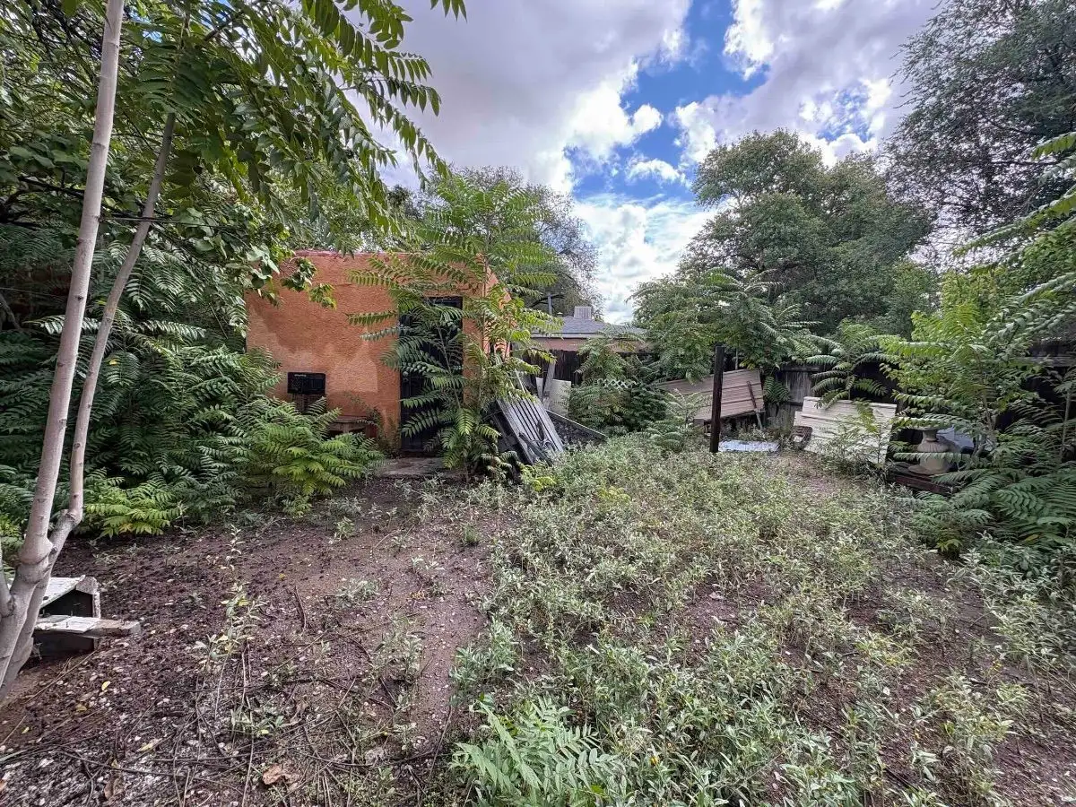 8ef9a6af-7891-9c75-7958-d555958fc4ef — 244 Atrisco Dr SW, A, Albuquerque, NM 87105