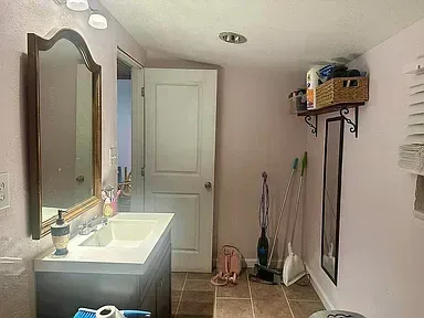 913 Hopson St Interior Bathroom — 913 Hopson St, Johnson City, TN 37601