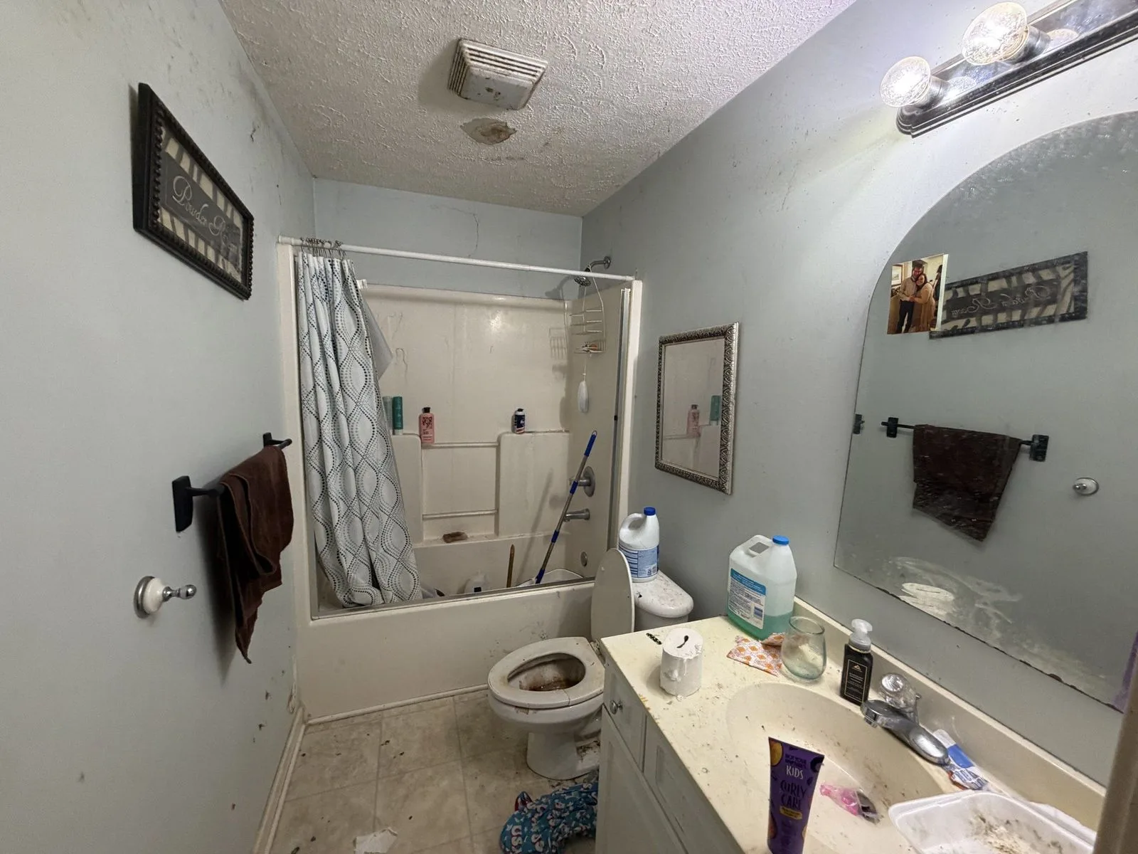 17 Hall bath — 15247 Cainsville Rd, Milton, TN 37118