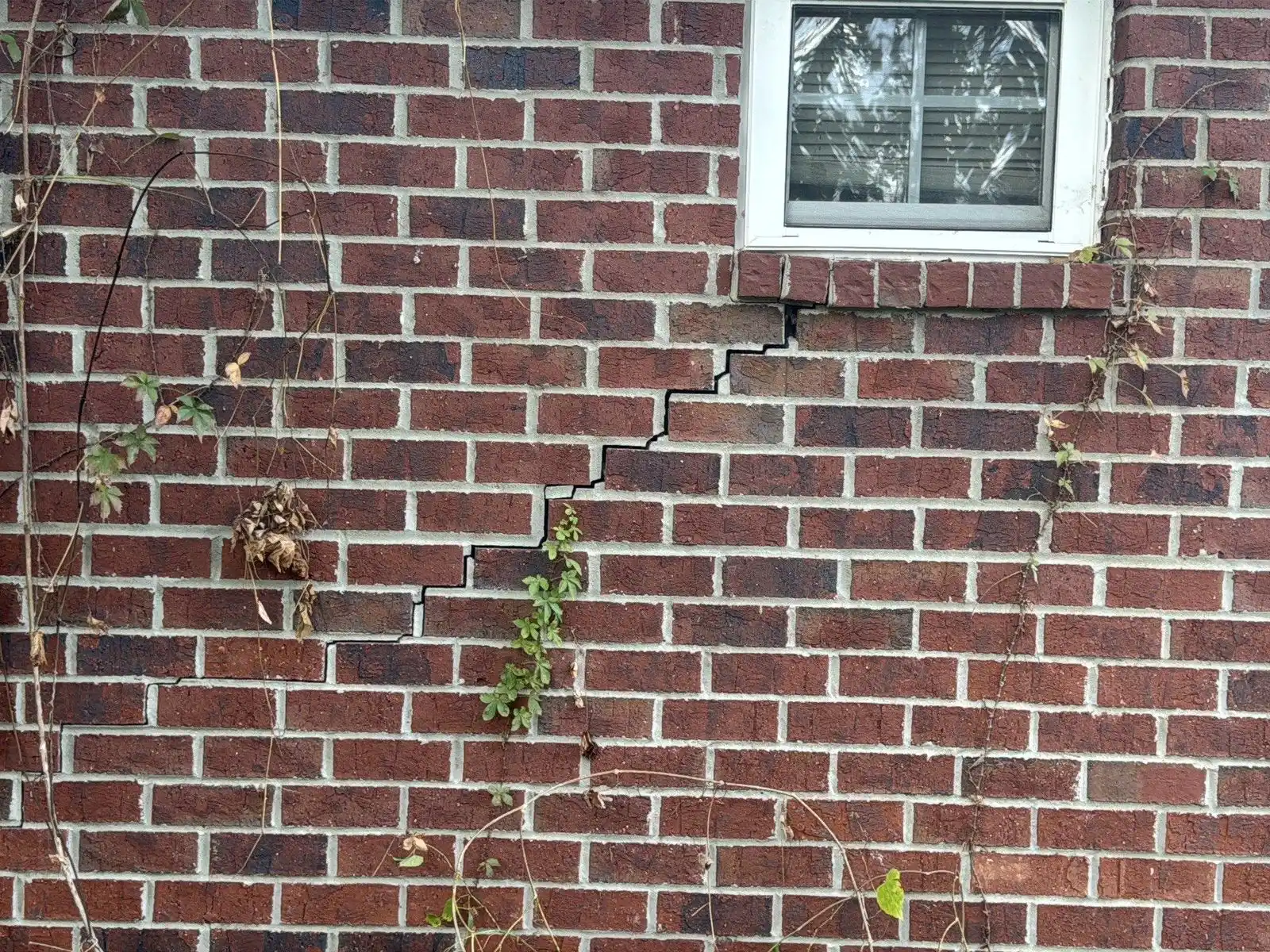25 Brick crack — 15247 Cainsville Rd, Milton, TN 37118
