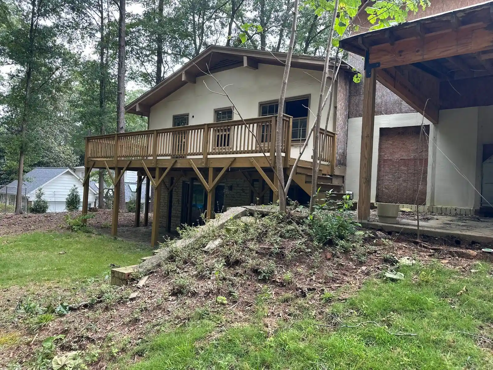 006 — 7975 Innsbruck Dr, Sandy Springs, GA 30350