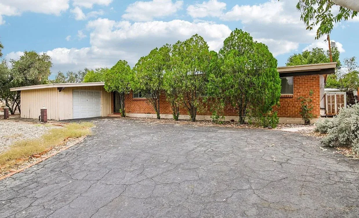 a6655ac1-a90c-649a-9f62-140fcbe2a5ac — 6922 E Rosewood St, Tucson, AZ 85710