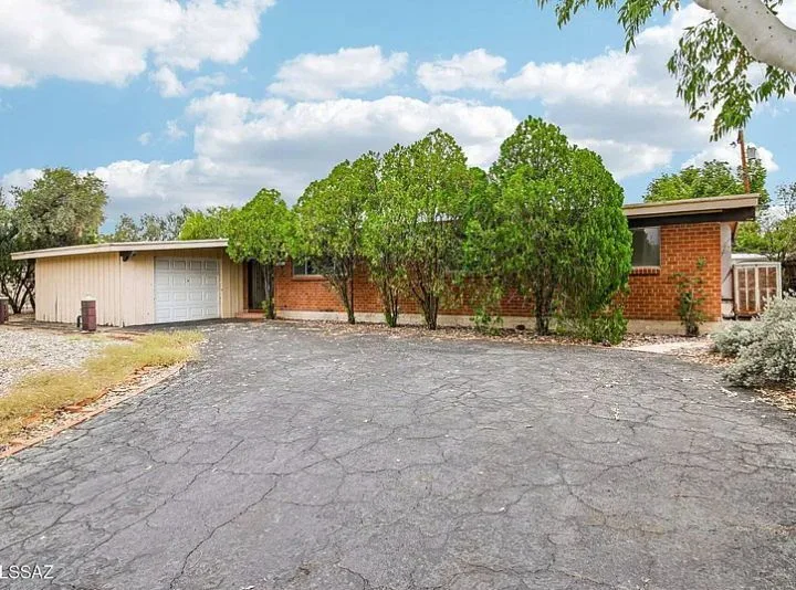 9423471 — 6922 E Rosewood St, Tucson, AZ 85710