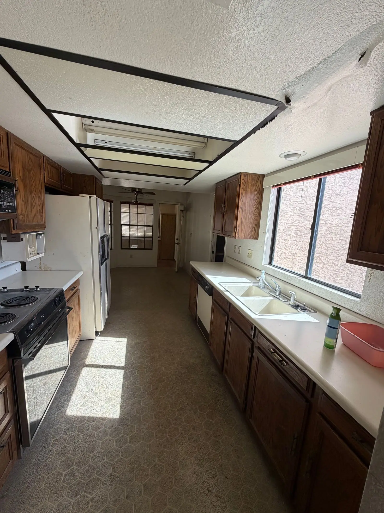 59af5c3b-df6d-469f-b2f0-933ad082c204 — 1525 Leisure World, Mesa, AZ 85206