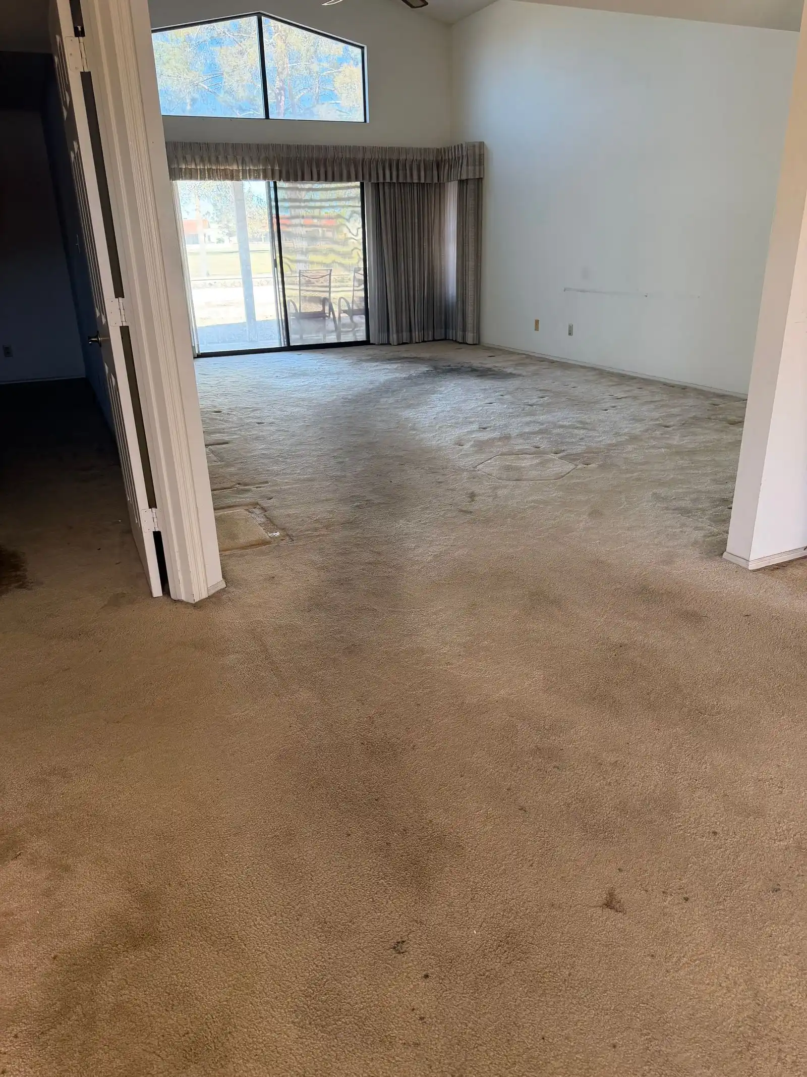 e6da34ef-c5a2-41af-8dc8-3245fe0e9303 — 1525 Leisure World, Mesa, AZ 85206