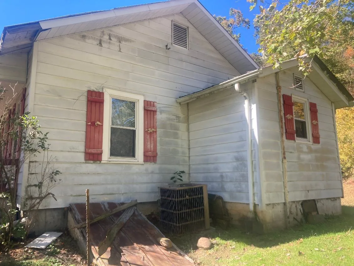MEd53a866227dbbac88ffd2b751cce8be1 — 891 S Pickens Bridge Rd, Johnson City, TN 37615