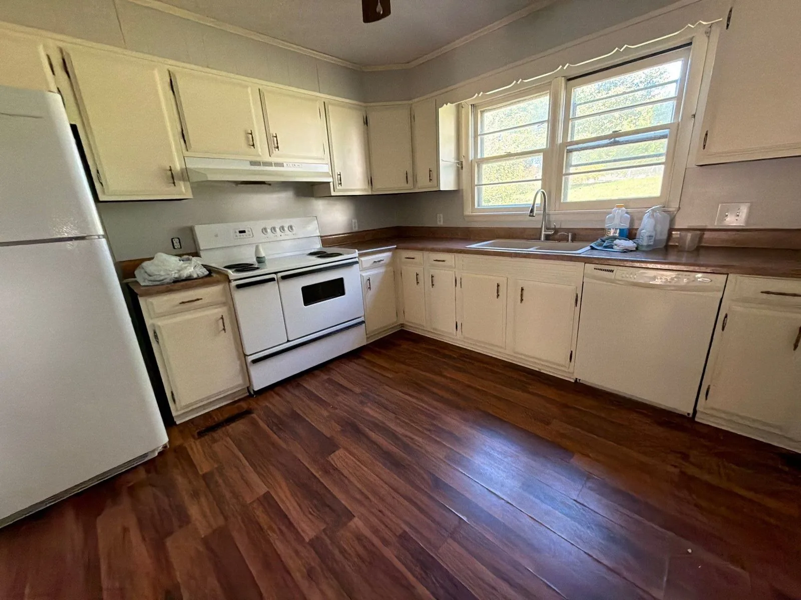 project_117288615_10212026_1959 — 204 Carolyn Ave, Church Hill, TN 37642