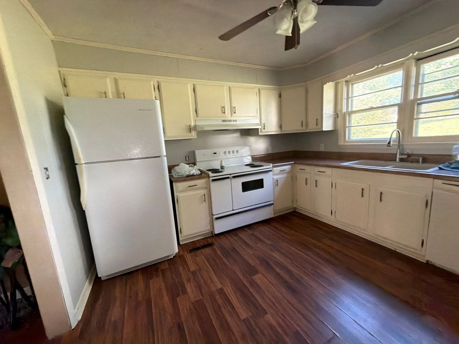 project_117288615_10212026_1959 — 204 Carolyn Ave, Church Hill, TN 37642