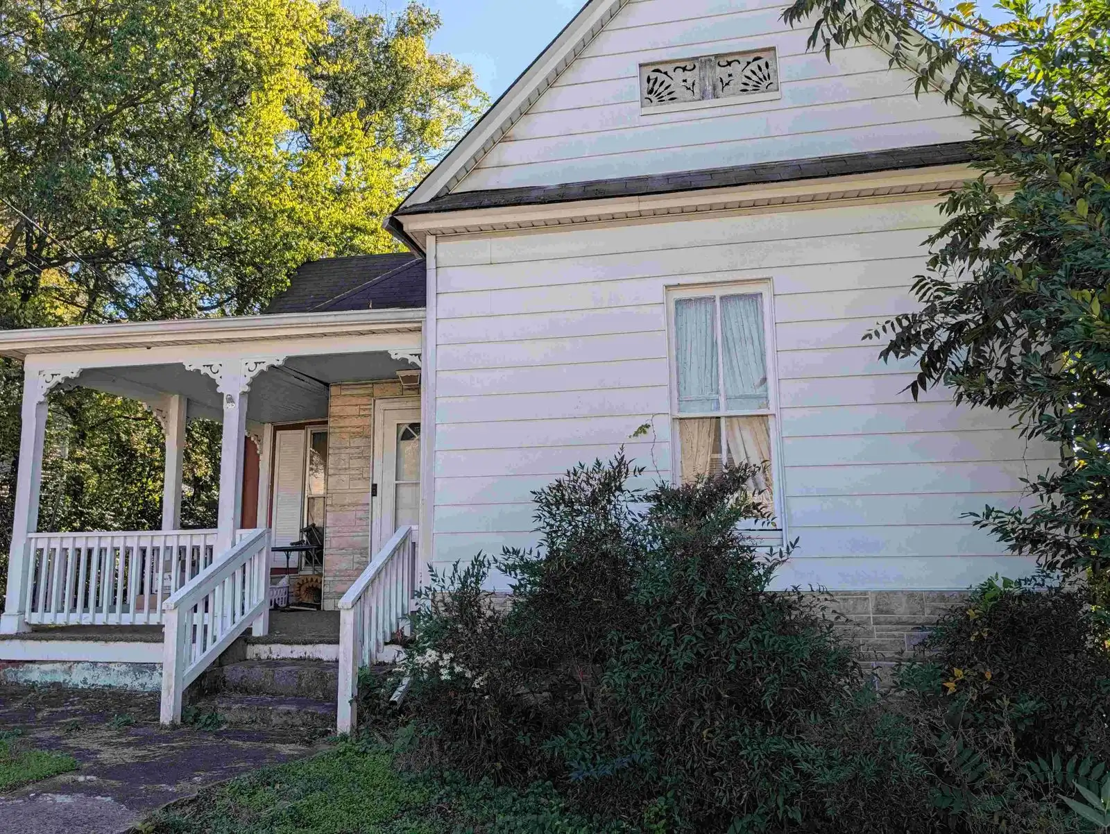 thumbnail1793132251389PXL_20261021_185601625.MP — 2616 E 16th St, Chattanooga, TN 37404